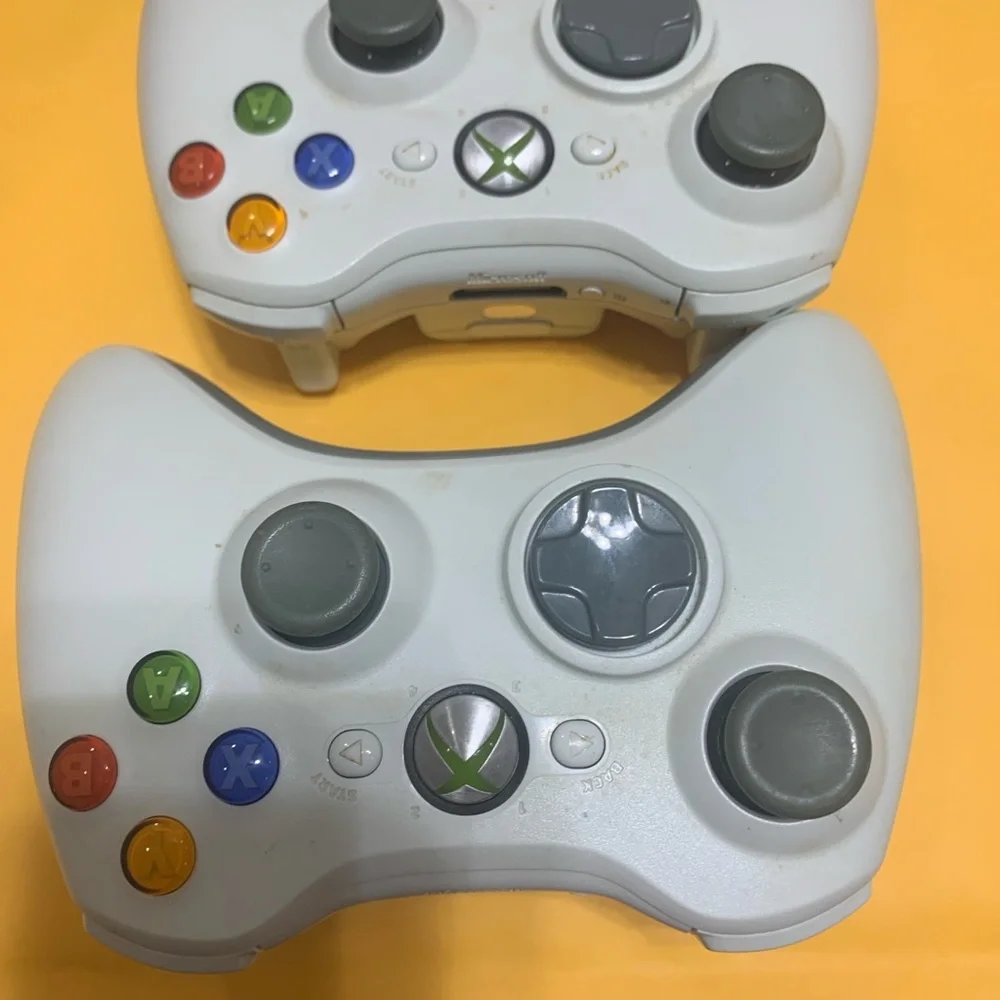 Official Microsoft Xbox 360 White 2 PreOwned Controllers! Authentic! thrifted.